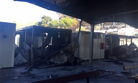 El campo de inmigrantes de Moria Solicitantes de asilo atacan las instalaciones de EASO en Lesbos